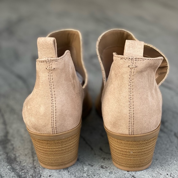 Perforated Perfect Tan Ankle Booties Pointed Toe - Picture 6 of 7